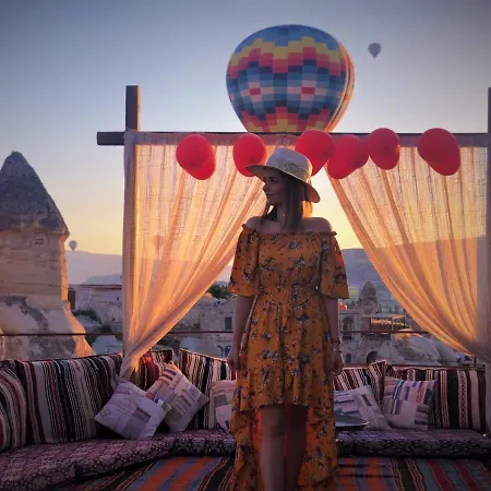 Antique Terrace Cave فندق غوريمِيه