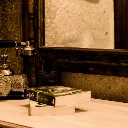 Antique Terrace Cave فندق غوريمِيه