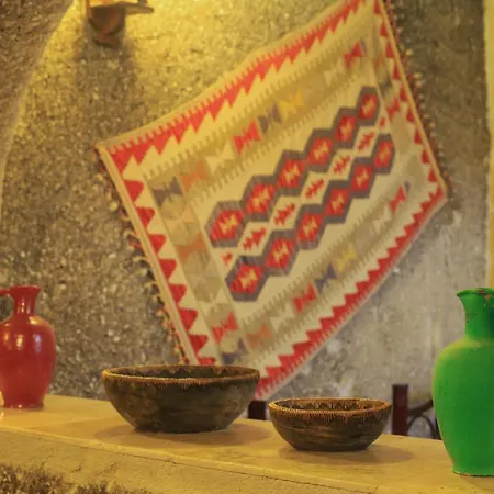 מלון Antique Terrace Cave 3*